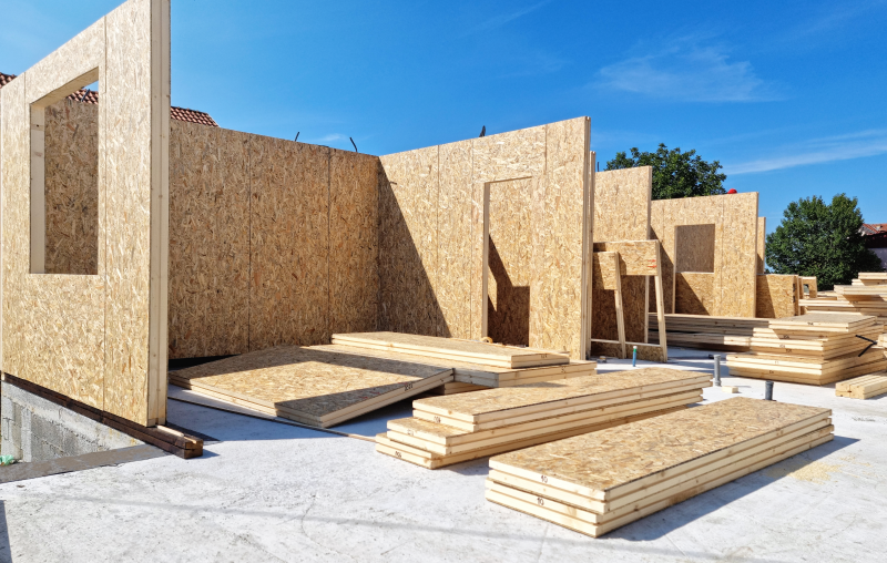 Construtor perto da construção de casas de estrutura de madeira americana  casa de madeira americana em estrutura de estrutura de madeira de vigas